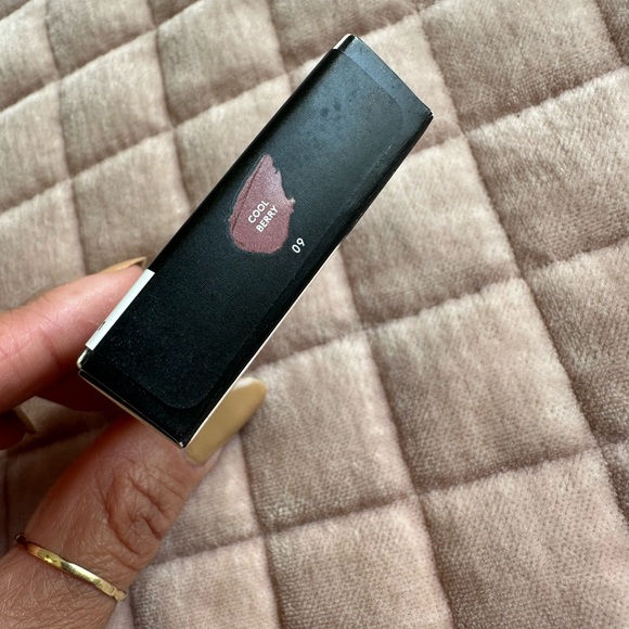 Fenty Beauty blush in COOL BERRY - Picture 4 of 6